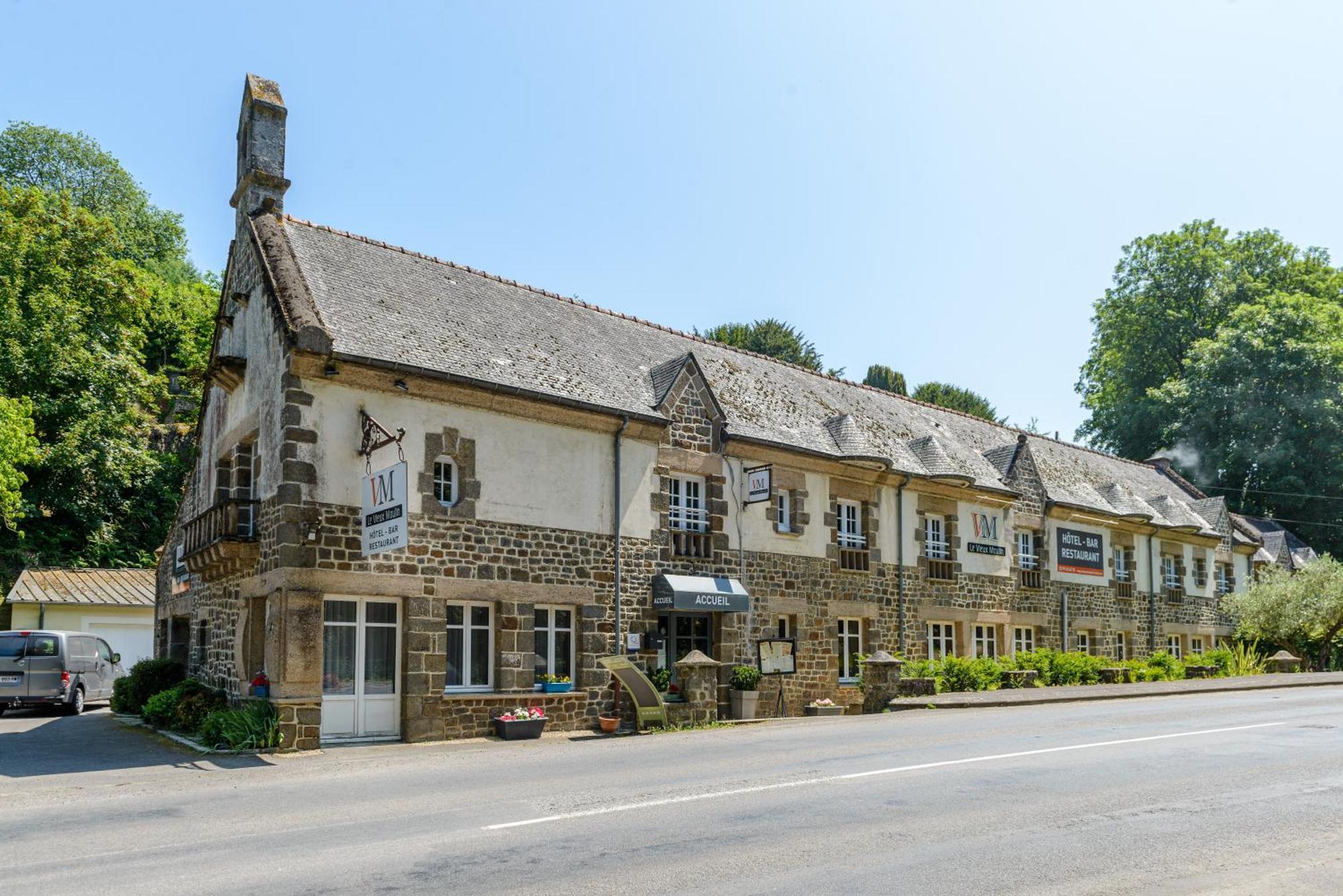 Le Vieux Moulin Hotel Hede-Bazouges Exterior photo